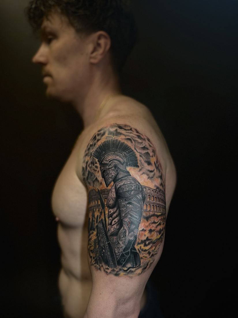 Shoulder piece, black and grey