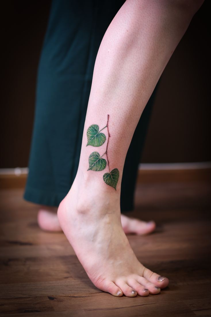 Fine line leaves